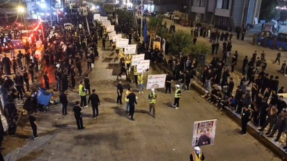 صورة من مقال: موكب بلدية الناصرية يستعرض أمام منصة العزاء في صوب الشامية إحياء للشعائر الحسينية