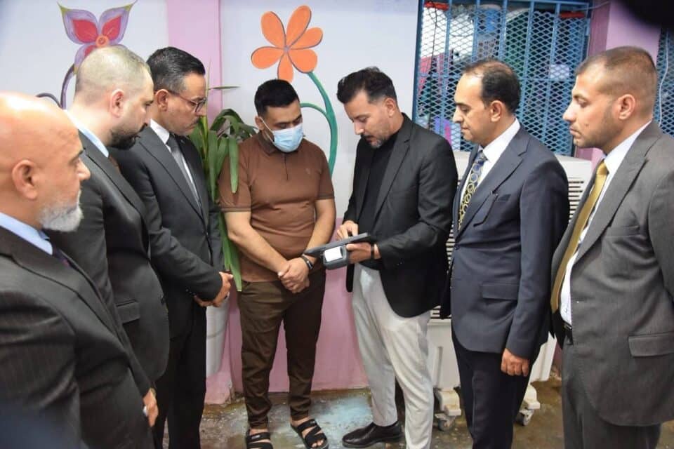 صورة من مقال: سجن الناصرية المركزي يعتمد السوار الذكي وسيلة للدفع الإلكتروني في إطار مشروع التحول الرقمي