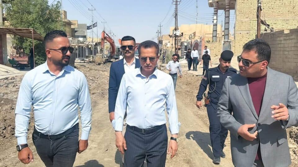صورة من مقال: محافظ ذي قار يتفقد ميدانيا مشروع البنى التحتية في سوق الشيوخ ويكشف انتقال الأعمال لمناطق جديدة
