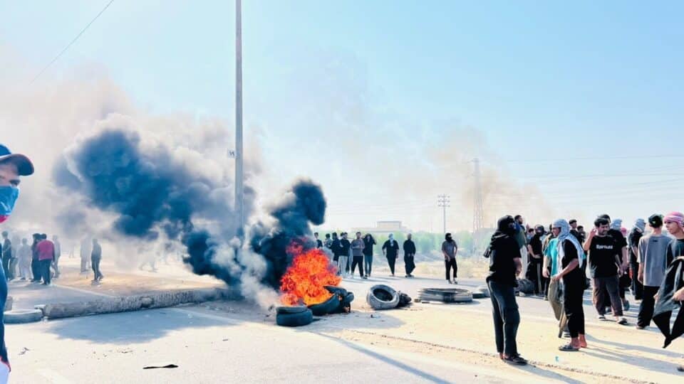صورة من مقال: بالفديو: متظاهرون في قضاء الفهود يقطعون الطريق المؤدي إلى الجبايش احتجاجا على تذبذب ساعات تجهيز الكهرباء