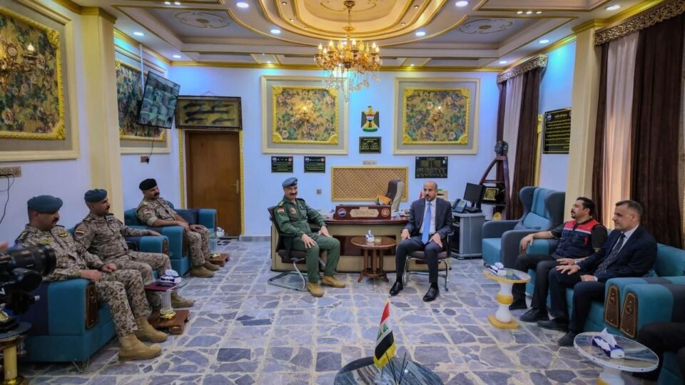 صورة من مقال: لقاء أمني بين محافظ ذي قار وقائد قاعدة الإمام علي لمناقشة التنسيق في تنفيذ المهام الأمنية